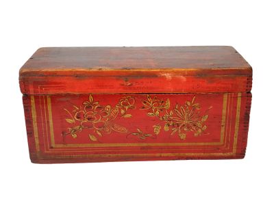 Old Chinese wooden chest - Flowers and butterfly