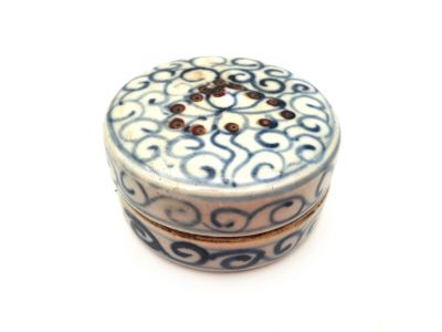 Small Chinese porcelain box - Flower