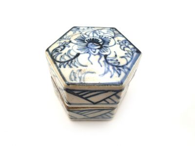 Small Chinese porcelain box - Hexagonal - Flower