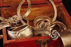 Modern Jewelry: Bracelets, Necklaces, Pendants