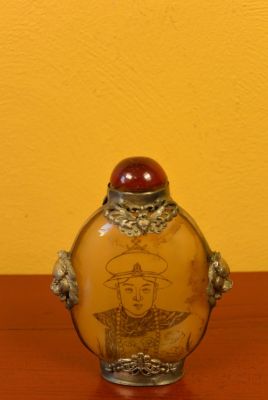Chinese Glass Snuff Bottle Chinese emperor