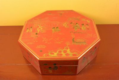 Chinese lacquer box - Red and gold