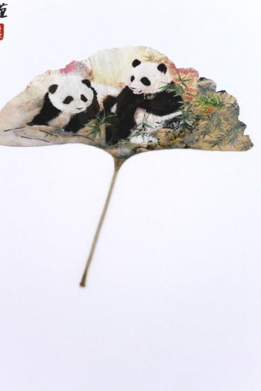 Chinese painting on tree leaf - Panda 2