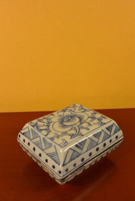 Chinese Porcelain Potiche box