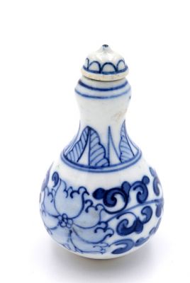 Chinese Porcelain Snuff Bottle - hand made painting - White and Blue - Flower 1