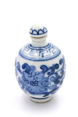Chinese Porcelain Snuff Bottle - hand made painting - White and Blue - Flower 2