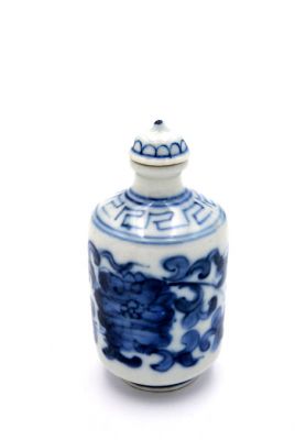 Chinese Porcelain Snuff Bottle - hand made painting - White and Blue - Flower 3