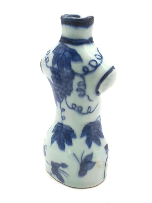Chinese white and blue vase 3