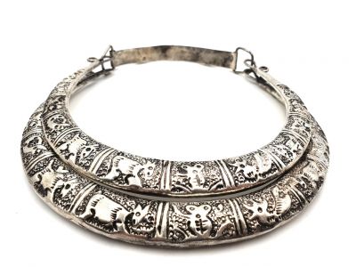 Ethnic Jewelry 2 graved rings torque