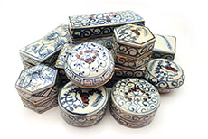 Small Chinese porcelain boxes