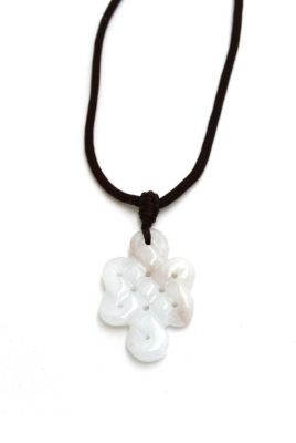 Necklace with Jade pendant - Endless knot - White