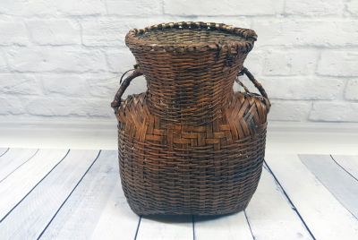 Old Chinese box braided by hand - Basket weaving - Ancient Chinese fishing trap