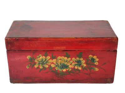 Old Chinese wooden chest - chinese flowers