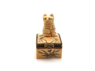Small bone box Cat