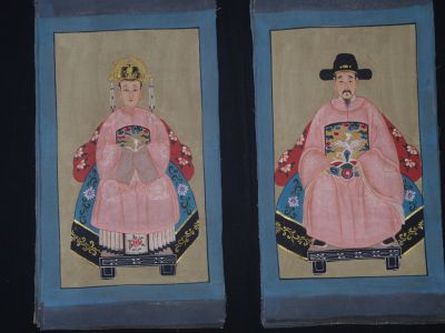 Small Chinese ancestors couple - Chinese Oil Painting - Pink