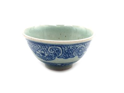Small Chinese bowl or glass in porcelain