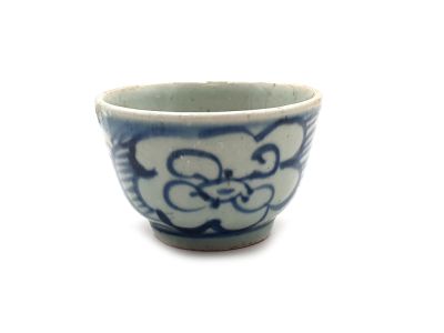 Small Chinese bowl or glass in porcelain Flowers