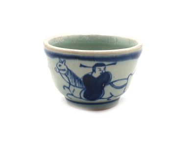 Small Chinese bowl or glass in porcelain Rider