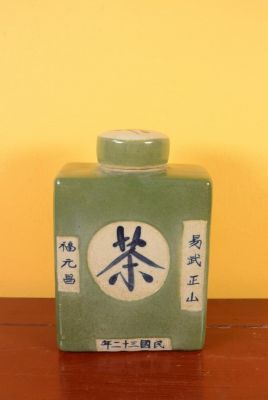 Small Chinese Porcelain Colored Potiche - Green