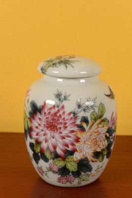 Small Chinese Porcelain Potiche - Colorful - Flowers