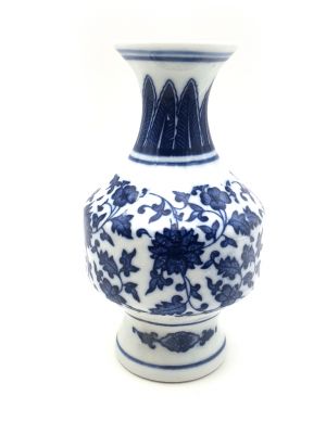 Small Chinese porcelain vase -White and Blue - Flower 4