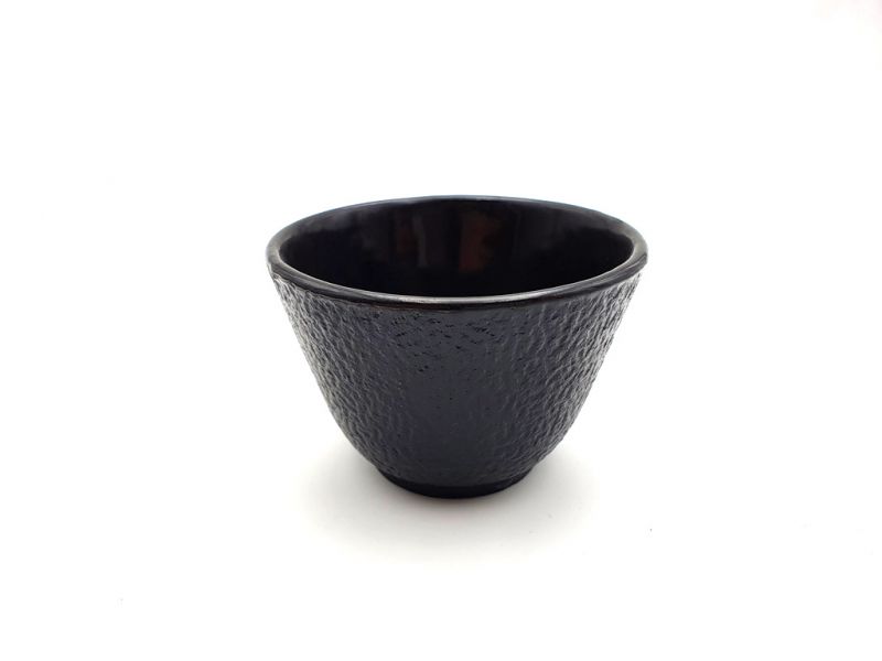 Small Chinese tea cup in cast iron 2 3