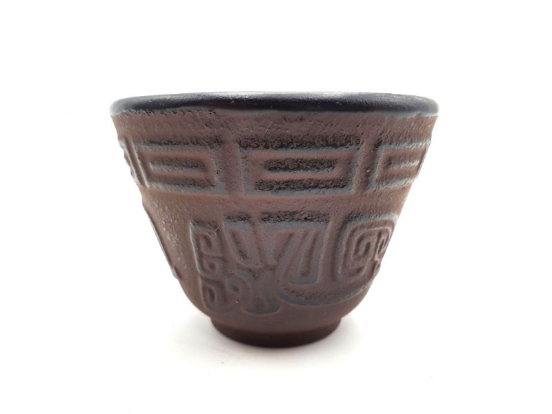 Small Chinese tea cup in cast iron - Chinese characters 2