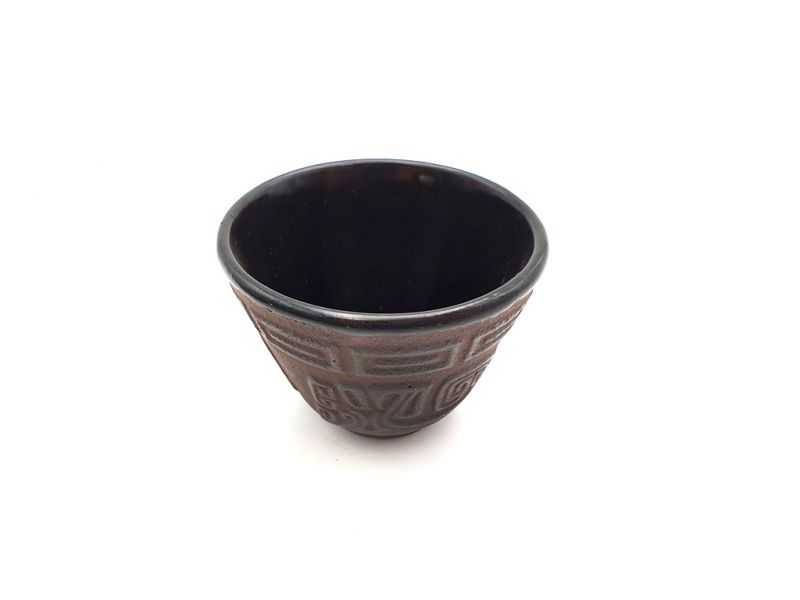 Small Chinese tea cup in cast iron - Chinese characters 3