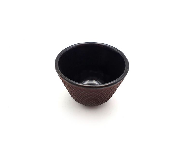 Small Chinese tea cup in cast iron 3