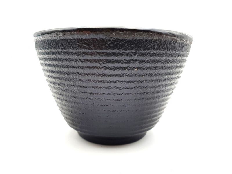 Small Chinese tea cup in cast iron - Stripes - Black 2