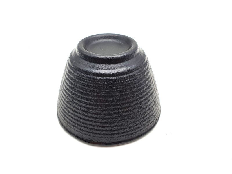 Small Chinese tea cup in cast iron - Stripes - Black 4