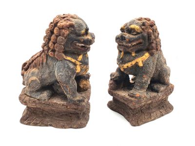Small Pair of Fo Dogs in Wood - Old reproduction (40 years)