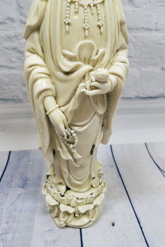 White Chinese Statue - Porcelain Dehua - Goddess GuanYin 3