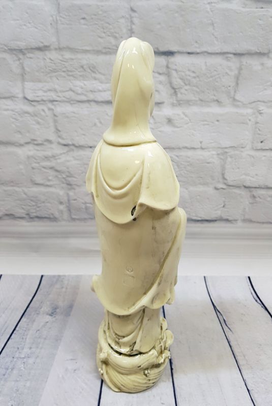 White Chinese Statue - Porcelain Dehua - Goddess GuanYin 4