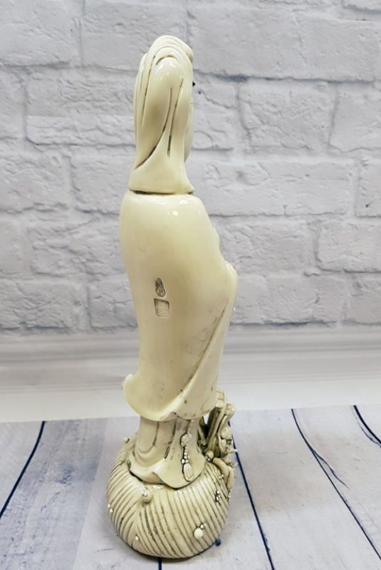 White Chinese Statue - Porcelain Dehua - Goddess standing 4