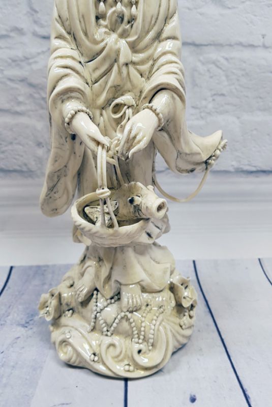 White Chinese Statue - Porcelain Dehua - Goddess standing with her basket 2
