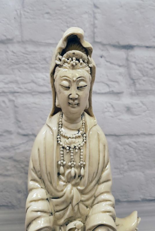 White Chinese Statue - Porcelain Dehua - Goddess standing with her basket 3