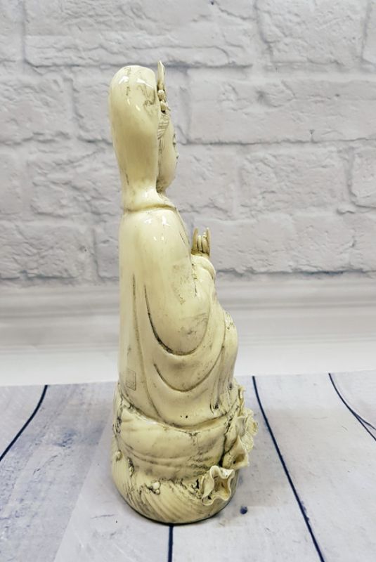 White Chinese Statue - Porcelain Dehua - GuanYin 4